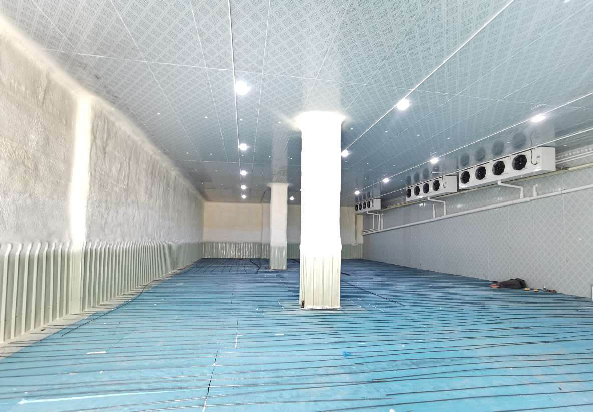 規格：聚氨酯庫頂及噴 涂墻體